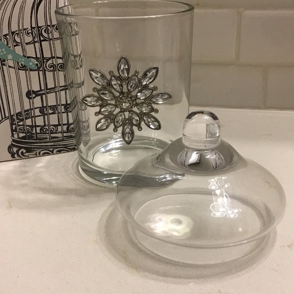 Heavy glass apothecary or candy jar with crystal snowflake - Picture 5 of 5
